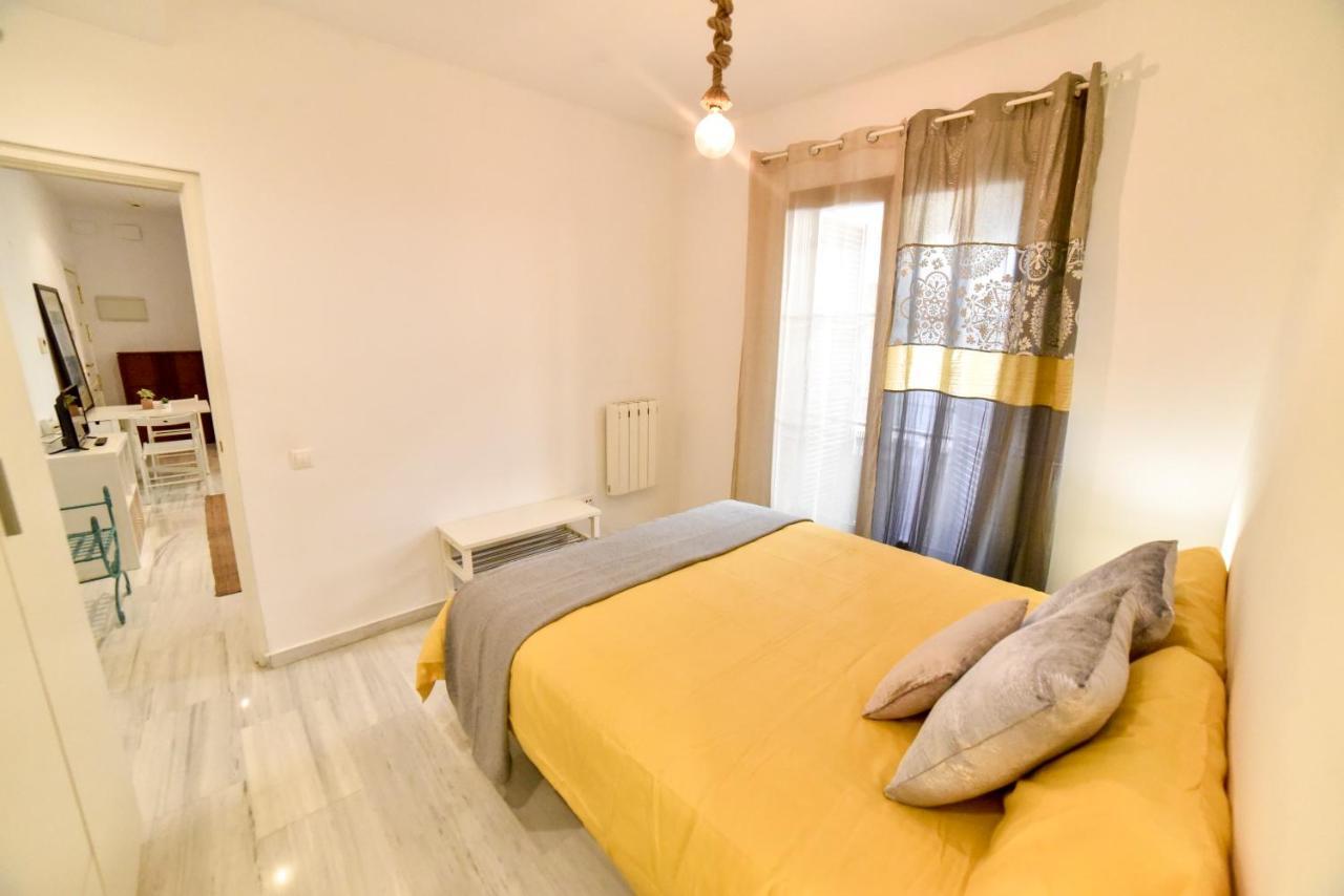 New! City Centre Apartment Севілья Екстер'єр фото