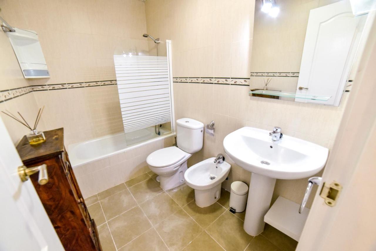 New! City Centre Apartment Севілья Екстер'єр фото
